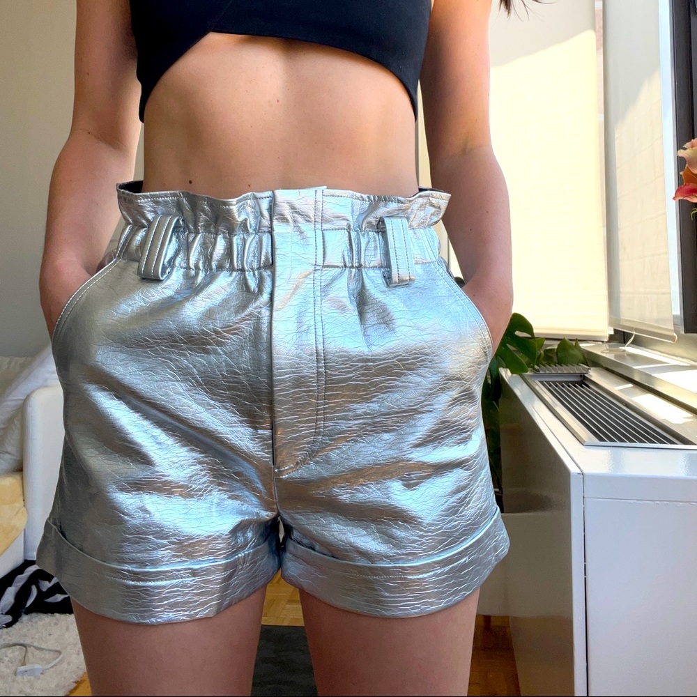 High waisted metallic short